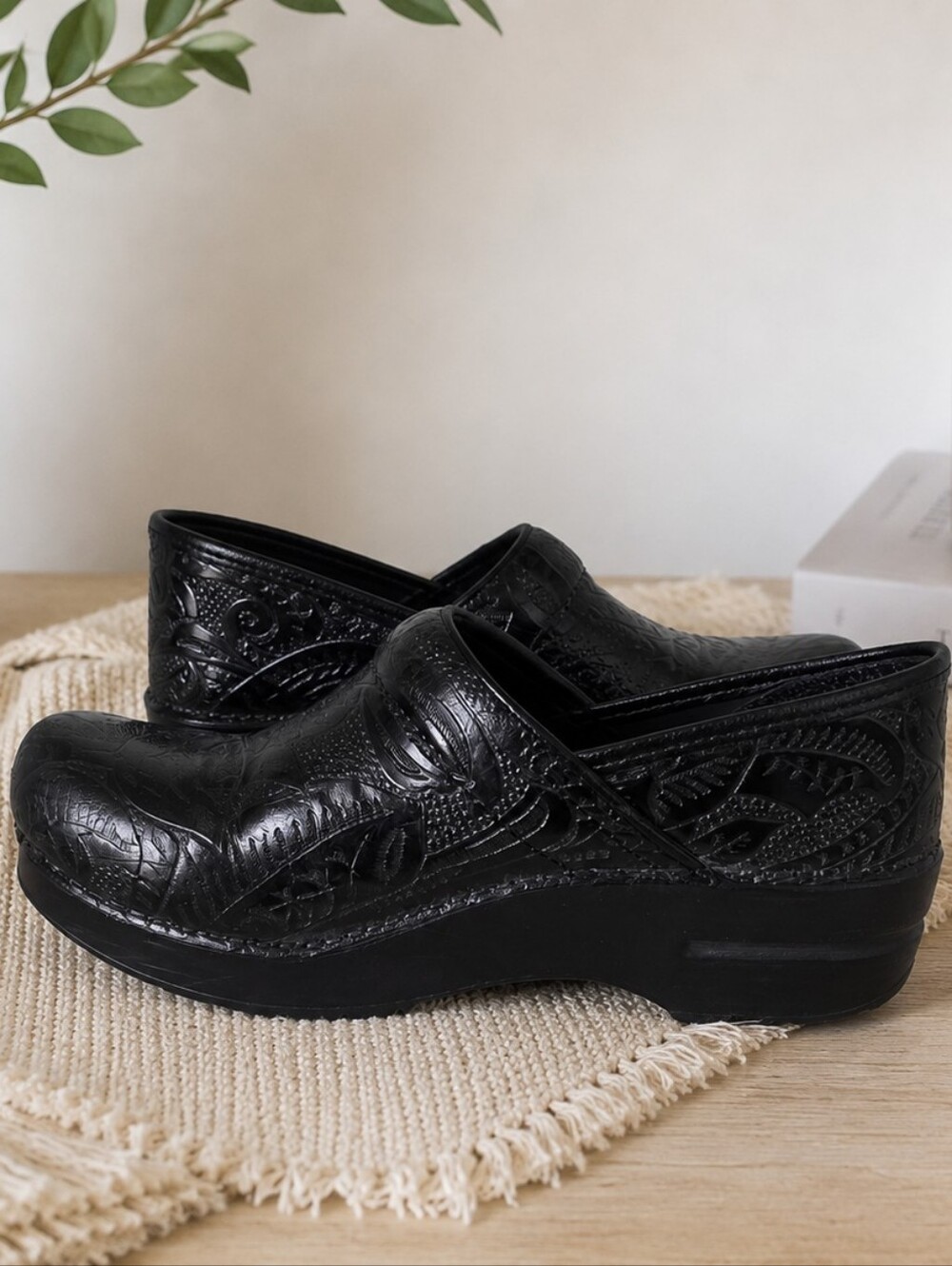Dansko Professional Black Tooled Floral Leather Clogs EU 38 Women's 7.5-8 - Picture 5 of 6